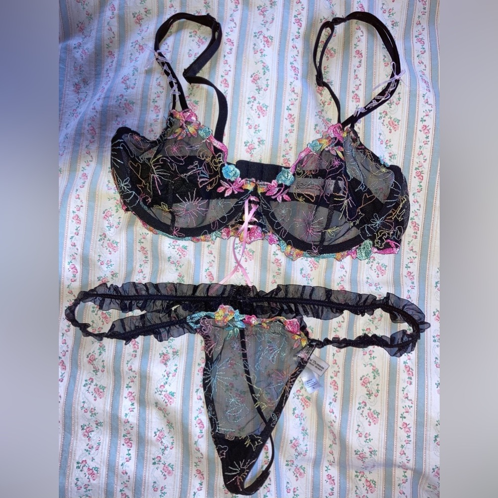 NWOT Victoria's Secret Chantal Thomass Bra Thong & Panty Black Pink Lace 3 pcs.